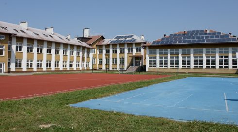 Budynek szkoły w Proszówkach Strona internetowa ZSG w Proszówkach